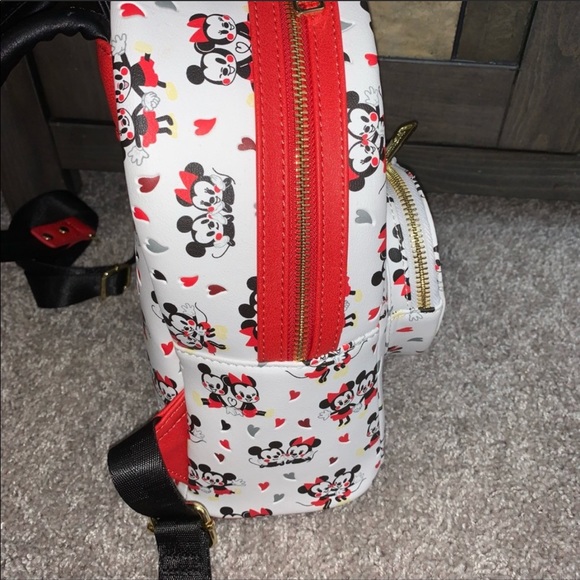 Mickey & Minnie In Love Valentines LF - Picture 5 of 7